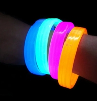 Bracelet lumineux en plastique de 8 pouces de large avec design portable pour les fêtes