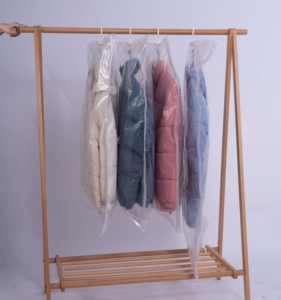 Sac sous vide comprimé suspendu en plastique Sacs sous vide pour vêtements Sac de rangement pour <span class=keywords><strong>couette</strong></span> Vêtements de protestation contre les odeurs d'insectes - Product Image 4