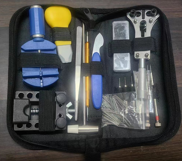 147Pcs Watch Repair Tool Kit with Carrying Bag for Watch Strap Adjustment Battery Replacement and DIY Maintenance