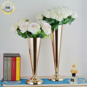 Élégante Décoration de Table Haute <span class=keywords><strong>en</strong></span> Métal Plaqué <span class=keywords><strong>Or</strong></span> pour Banquets, Vase <span class=keywords><strong>en</strong></span> Verre pour Fleurs, Idéal Mariages, Événements et Hôtels - Product Image 1