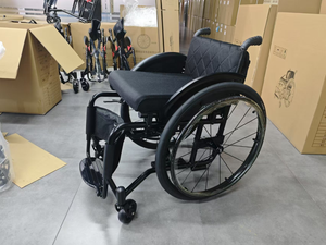Fauteuil roulant de sport manuel en alliage d'aluminium pliable et multifonctionnel ultra-léger pour handicapés adultes facile à transporter en toute sécurité voyage - Product Image 3