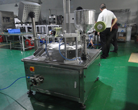 Machine de remplissage et de scellage pour contenant rotatif, pour crème glacée, pour emballer et sceller les tasses de yaourt ou gel ato