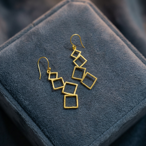 Pendientes de Diseño Moderno con Baño de Oro y Material de Latón para Fiestas y Regalos de Boda para Mujer - En Oferta - Product Image 3