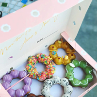 Boîte d'emballage pliable Mochinut en matériaux recyclés avec pelliculage mat et gaufrage pour boîtes à donuts, corndogs et sushis