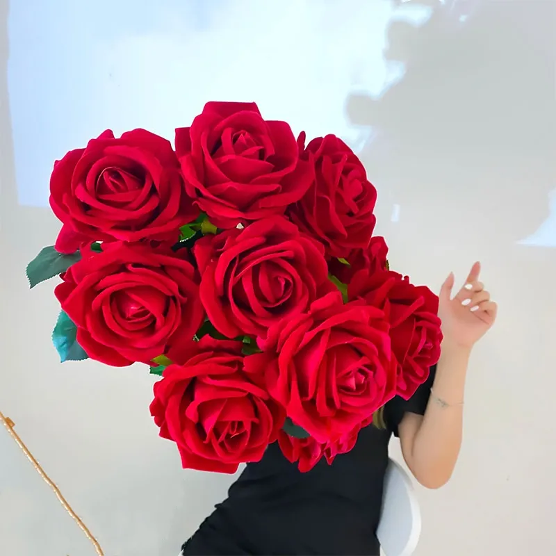בתפזורת המפעל הסיטונאי באיכות גבוהה מלאכותי יחיד ורדים קטיפה פרח אדום לבן מותאם אישית ורד