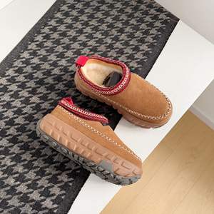 Chaussons d'hiver d'extérieur antidérapants et chauds pour couple, bottes de neige en coton, chaussures à grammage élevé, quatre couleurs au choix, vente en gros d'usine - Product Image 3