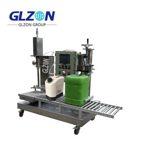 Le PLC a commandé la machine <span class=keywords><strong>de</strong></span> capsulage remplissante <span class=keywords><strong>de</strong></span> jerrycan pour les produits chimiques liquides et les détergents industriels - Product Image 3