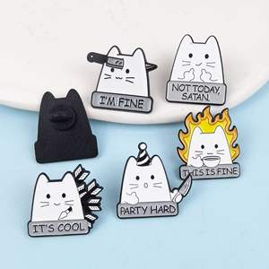 Spilla da Bavero all'Ingrosso con Gatto Bianco Carino con Freccia e Coltello, Accessori per Abbigliamento, Distintivo in Metallo - Product Image 4