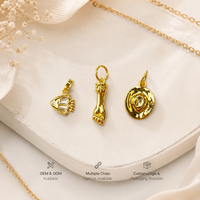 Ciondoli in ottone con logo personalizzato, placcati oro, con cuori rosa CZ e fiocchi a forma di gatto, per la creazione di gioielli fai da te
