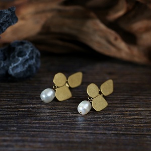 Aretes Huggie de Acero Inoxidable a Prueba de Agua, Personalizados al por Mayor, Chapados en Oro de 18K, Estilo Geométrico Vintage para Mujeres y Adolescentes - Product Image 4