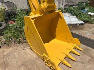 รถขุดไฮดรอลิกแบบตีนตะขาบ Komatsu PC200 มือสองจากญี่ปุ่นแท้ ใช้งานน้อย เครื่องยนต์ Komatsu แข็งแรง ทนทาน เหมาะสำหรับงานก่อสร้างและเหมืองแร่ - Product Image 6