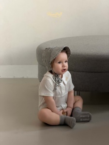 Barboteuse plissée à manches courtes avec col Peter Pan et nœud papillon pour bébés garçons, avec fermeture à boutons-pression à l'entrejambe, idéale pour baptême, fête et photographie - Product Image 5