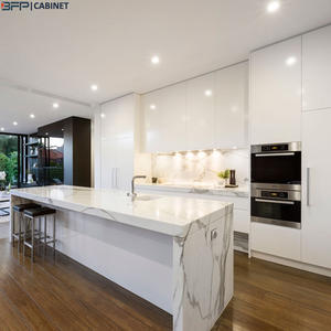 Белый лаковый современный недорогой кухонный шкаф с мусорным ящиком - Product Image 1