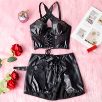 Ensemble de lingerie punk 3 pièces en similicuir PU et maille pour femme, comprenant un crop top dos nu à bretelles croisées et à nouer, une mini-jupe et un string, style clubwear