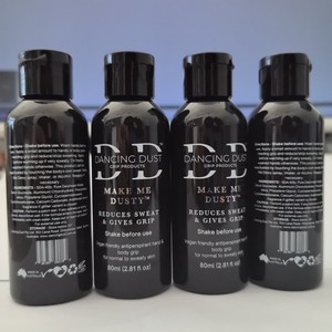 Dancing Dust Make Me Dusty 80ml Reduce el sudor, proporciona agarre, apto para veganos, antitranspirante para manos y cuerpo, para piel normal a sudorosa - Product Image 1