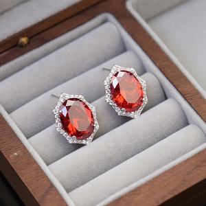 Pendientes de Botón de Plata 925 Chapados en Oro y Cobre de Lujo, con Incrustaciones de Circonita Geométrica, Modernos y Exclusivos para Mujer - Product Image 1