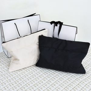 Nouveau Style <span class=keywords><strong>petit</strong></span> <span class=keywords><strong>sac</strong></span> <span class=keywords><strong>matelassé</strong></span> <span class=keywords><strong>matelassé</strong></span> doux coton <span class=keywords><strong>matelassé</strong></span> maquillage sacs à cosmétiques voyage toilette maquillage pochette pour les femmes - Product Image 3