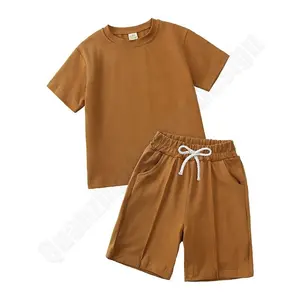 4〜12歳のカスタム男の子服セット: 2022年夏の無地のコットンショーツとTシャツの子供服セット。