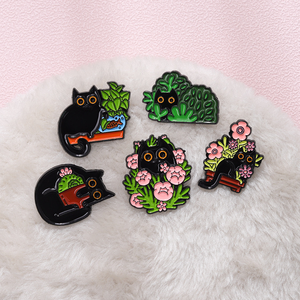 Spilla in metallo smaltato morbido Gatto Nero, Spilla a forma di Gatto Kawaii con Pianta, Distintivo con Animale Carino, Fiore e Cactus, Regalo, Spille da Bavero all'ingrosso - Product Image 3