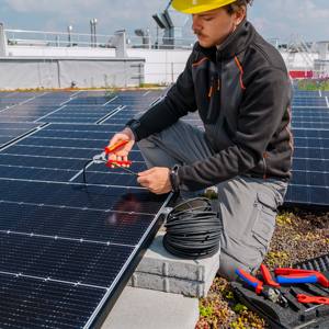 Alicates para cables Knipex de 1 pulgada de boca, de acero al cromo vanadio, grado industrial, color naranja - Product Image 1