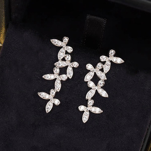 Eleganti Orecchini a Farfalla e Fiore per Donne, Gioielli Lucidi alla Moda per Uso Quotidiano - Product Image 5