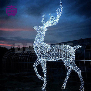 Lumières décoratives en fer forgé à motif cerf : transformez les allées de parcs et les places commerciales en attractions photo mémorables pour les visiteurs de Noël - Product Image 3
