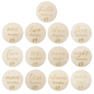 Cartes de jalons mensuels gravées en bois pour bébé, lot de 13 pièces, options personnalisables pour le suivi de la croissance du bébé et le partage de photos - Product Image 1