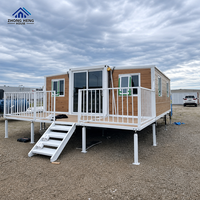 Maison modulaire à double aile pour logement familial et hébergement d'invités avec structure préfabriquée en conteneur