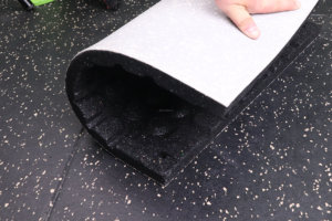 Dalles de sol en <span class=keywords><strong>caoutchouc</strong></span> pour salle de sport 50*50 cm, emboîtables, non toxiques, installation facile, amortissantes, épaisseur 15 mm - Product Image 2