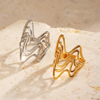 Cincin Garis Tak Beraturan Trendi, Cincin Baja Anti Karat Berlapis Emas 18K yang Dapat Disesuaikan, Grosir Pabrik