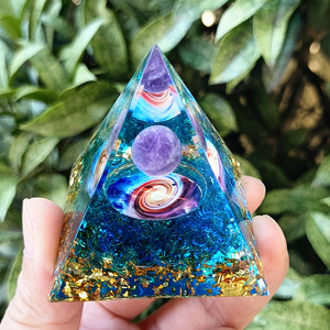 Pyramide en cristal d'améthyste avec résine époxy, ornement de bureau pour la maison, décoration Feng Shui, cadeau artisanal - Product Image 4