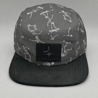 Topi Skate 5 Panel Kustom dari Benang Katun, Dapat Disesuaikan, Bordir 3D Motif Tengkorak, Hitam, Pinggiran Datar, Sporty, Hip Hop, Unisex, untuk Aktivitas Luar Ruangan dan Pesta