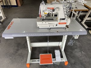 <span class=keywords><strong>Machine</strong></span> à <span class=keywords><strong>coudre</strong></span> à point ouvert de <span class=keywords><strong>marque</strong></span> chinoise Siruba série F007K en bon état avec système de coupe automatique - Product Image 6