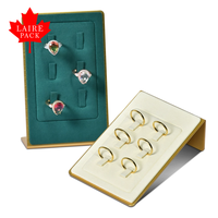 LAIRE Présentoir à bijoux en métal velours multicolore 6 porte-bagues Présentoir à bijoux en forme de L avec anneaux biseautés Présentoir à bijoux