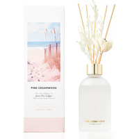 Diffuseur de parfum d'ambiance en verre dépoli blanc mat 200 ml avec logo personnalisé, bouchon doré et bâtonnets en rotin à fleurs séchées naturelles
