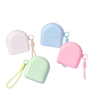 Estuche y Soporte para Retenedores y Alineadores Ortodónticos Uvcare con Material ABS, Orificios de Ventilación y Cordón para Alineadores <span class=keywords><strong>Invisalign</strong></span> - Product Image 1