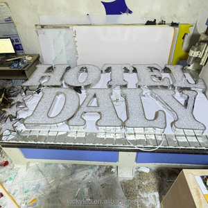 ป้าย<span class=keywords><strong>ไฟ</strong></span> LED แบบกำหนดเองพร้อมเอฟเฟกต์เพชร RGB แบบเจาะรูด้านข้าง ตัวอักษรเรืองแสง ป้ายอิเล็กทรอนิกส์สำหรับธุรกิจโรงแรม - Product Image 5