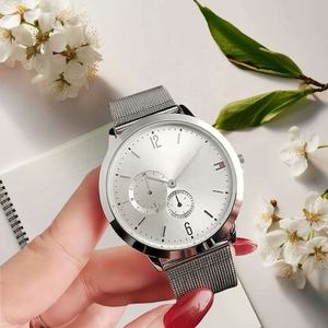 Reloj de Cuarzo para Hombre con Caja de Aleación de 40 mm, Correa de Silicona, Diseño de Dibujos Animados, Estilo Moderno y Lujoso - Product Image 1