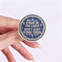 Badge émaillé rond avec slogan inspirant pour sac, chapeau, vêtement et ornement de style personnel