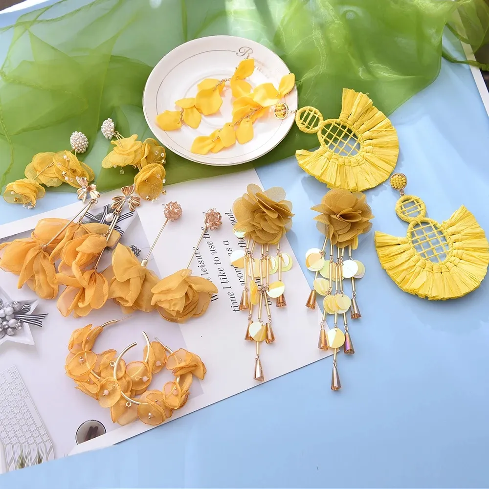 उच्च-गुणवत्ता हस्तनिर्मित बयान बड़े झुमके सामान प्रवृत्ति पीले रंग का फीता/पत्ती फूल लटकन कान की बाली महिलाओं के लिए