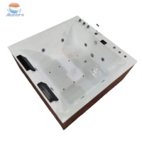 Spa de jardin autoportant carré moderne en acrylique pour 4-5 personnes, chauffé, avec drain intégré, massage, bain à remous et cascade