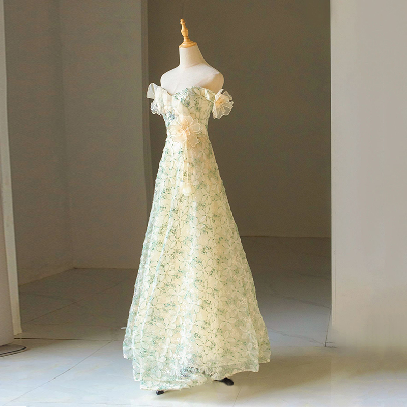 green emerald velvet dress Elegant V-Neck Champagne Lace Prom Dress with Long Sleeves for Homecoming  Graduation main image 1