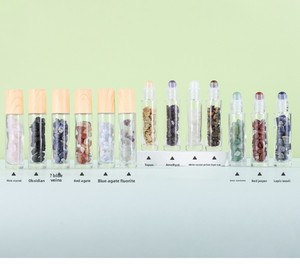 Produits Tendance : Flacon de Parfum Vide de Luxe en Bambou Naturel 10ml, Bouteilles Roll-on en Verre avec Pierres Précieuses et Couvercle en Bambou - Product Image 2