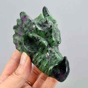 Crânes de cristal sculptés à la main en zoïsite rubis naturel, ornements de tête de dragon, pierres précieuses de guérison Reiki, décoration en gros - Product Image 4