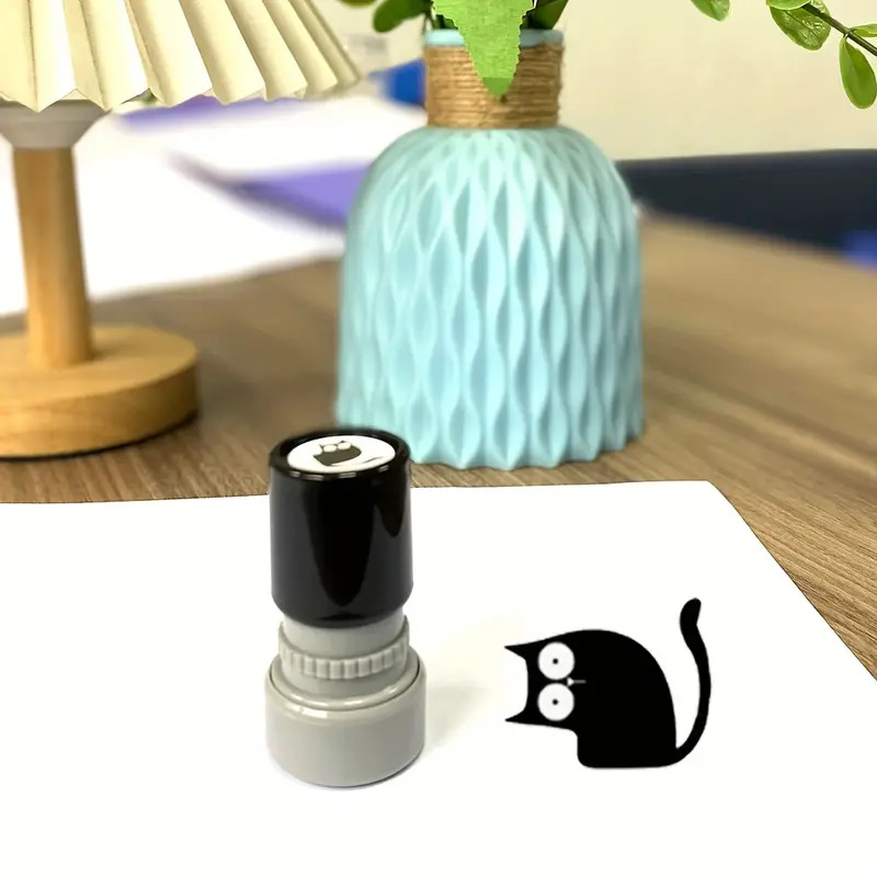 เสื้อคอกลมลายแมวสีดำ