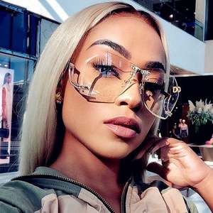 Gafas de Sol Extra Grandes Sin Montura con Logotipo Personalizado, Lentes Degradadas con Protección UV400, Gafas de Sol Irregulares para Mujer - Product Image 1