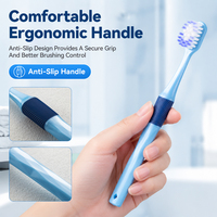 Brosse à dents manuelle à poils souples PBT pour adultes, avec manche fin en PP TPR, impression de logo, pour usage en salle de bain