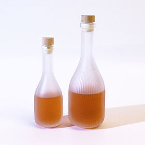 Botella de Vidrio Redonda Vacía de 100ml, 250ml, 375ml, 500ml para Ginebra, <span class=keywords><strong>Vodka</strong></span>, Tequila y Licores, con Tapa de Madera, Ecológica, Venta al Por Mayor - Product Image 1