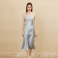 Longue robe élégante en soie de mûrier de style coréen avec double bretelles brodées de papillons Jupe slip en satin ODM pour dames