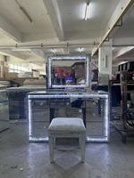 Meubles de chambre à coucher de luxe avec diamants écrasés Coiffeuse à miroir avec miroir LED Table de courtoisie avec miroir éclairé Miroir de maquillage
